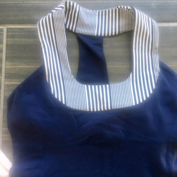 Lululemon Tanks bundle two for $30 and discounted shipping size 4 - Picture 3 of 6